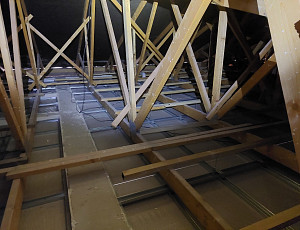 Zateplení stropu zděného bungalovu pomocí foukané izolace